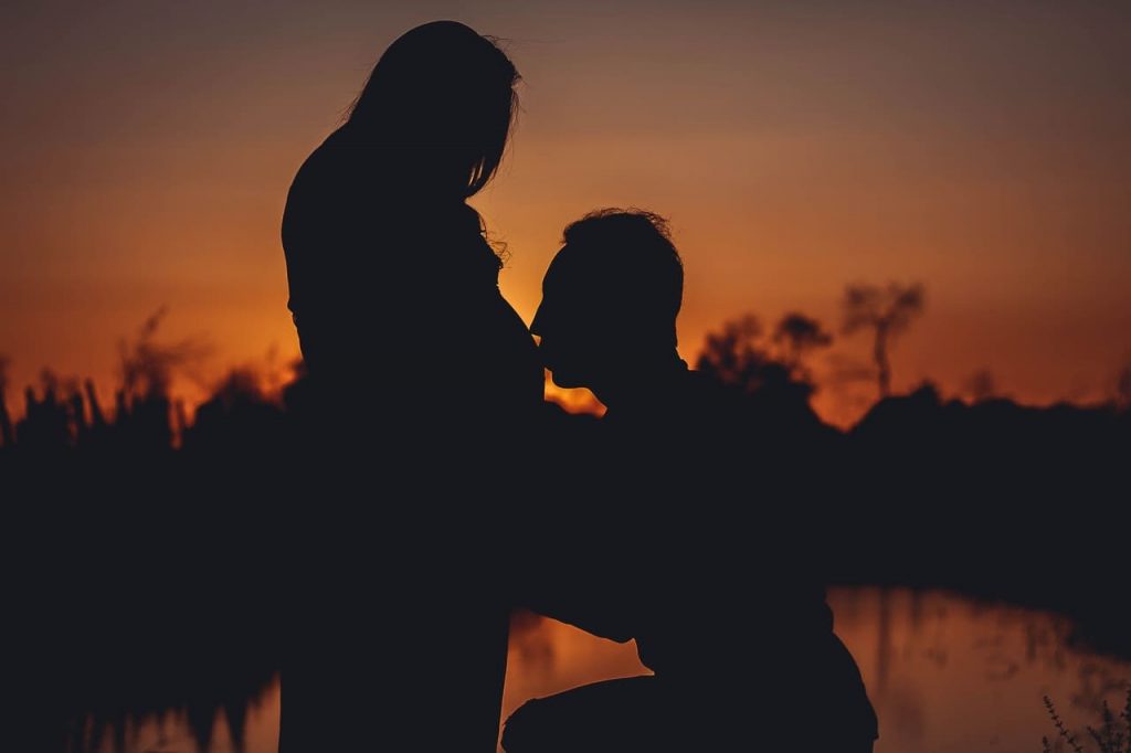 دور الزوج في حماية زوجته من اكتئاب الحمل